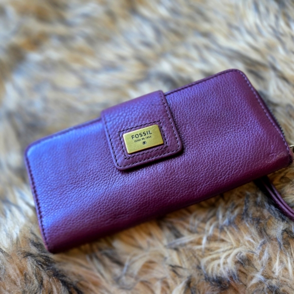 Fossil Women's Plum Leather Wallet